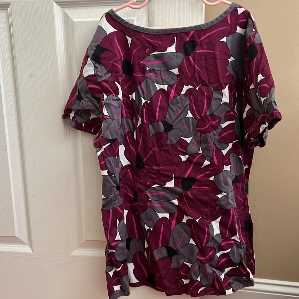 scrub top - Picture 2 of 3